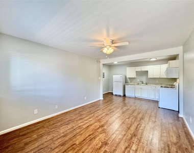 5722 Gaston Avenue - Photo Thumbnail 4