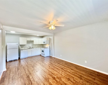 5722 Gaston Avenue - Photo Thumbnail 3