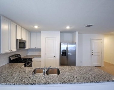 7101 Landings Edge Road - Photo Thumbnail 7