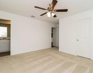 7101 Landings Edge Road - Photo Thumbnail 10