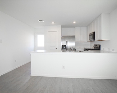 1827 Sanderling Street - Photo Thumbnail 6
