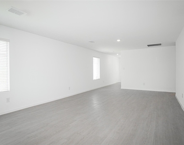 1827 Sanderling Street - Photo Thumbnail 4