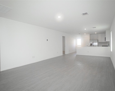 1827 Sanderling Street - Photo Thumbnail 3