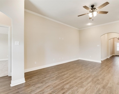 8102 Grant Lane - Photo Thumbnail 6