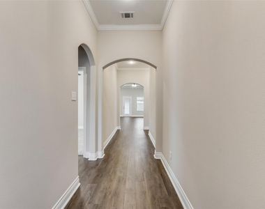 8102 Grant Lane - Photo Thumbnail 5