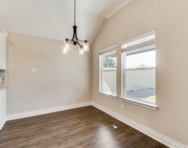 8102 Grant Lane - Photo Thumbnail 7
