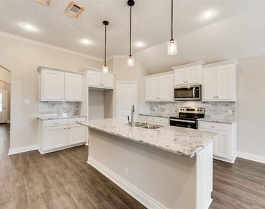 8102 Grant Lane - Photo Thumbnail 9