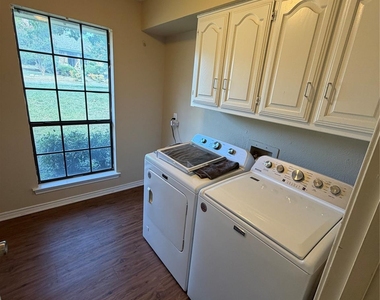 3912 Bandera Drive - Photo Thumbnail 4