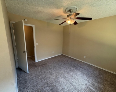 3912 Bandera Drive - Photo Thumbnail 13