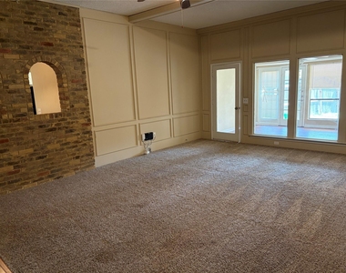 3912 Bandera Drive - Photo Thumbnail 10