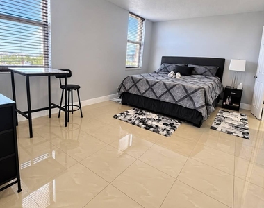 427 Golden Isles Drive - Photo Thumbnail 2