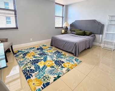 427 Golden Isles Drive - Photo Thumbnail 3