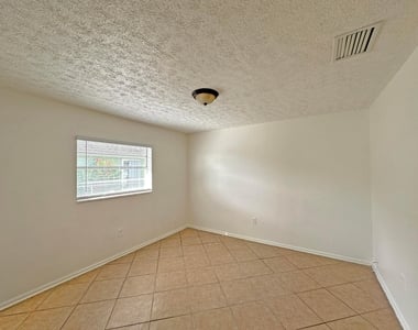 1107 N 21st Street - Photo Thumbnail 4