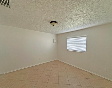 1107 N 21st Street - Photo Thumbnail 7