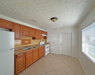 1107 N 21st Street - Photo Thumbnail 9