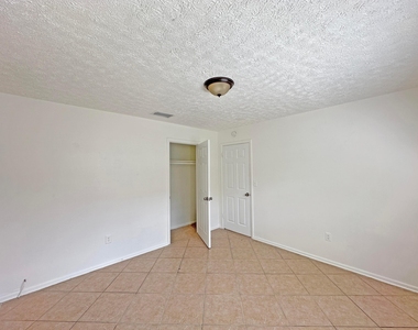 1107 N 21st Street - Photo Thumbnail 5