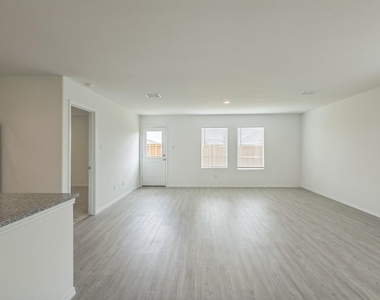 7904 Thornton Drive - Photo Thumbnail 15