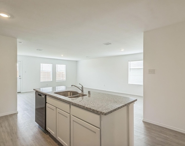 7904 Thornton Drive - Photo Thumbnail 8