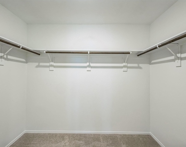 7904 Thornton Drive - Photo Thumbnail 14