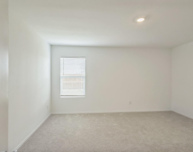 7904 Thornton Drive - Photo Thumbnail 12
