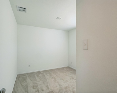 7904 Thornton Drive - Photo Thumbnail 20