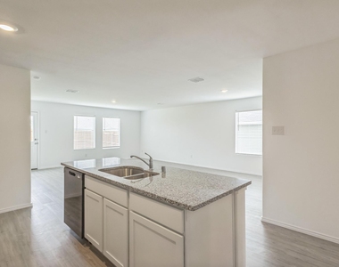 7904 Thornton Drive - Photo Thumbnail 24