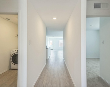 7904 Thornton Drive - Photo Thumbnail 5