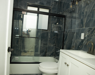 25 Ne 43rd Street - Photo Thumbnail 23