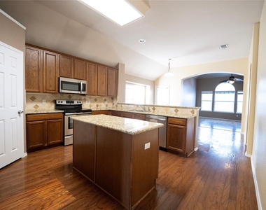 5521 Riverview Drive - Photo Thumbnail 6