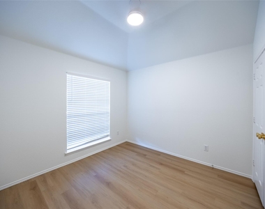 5708 Bedford Lane - Photo Thumbnail 23