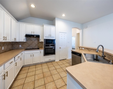 5708 Bedford Lane - Photo Thumbnail 11