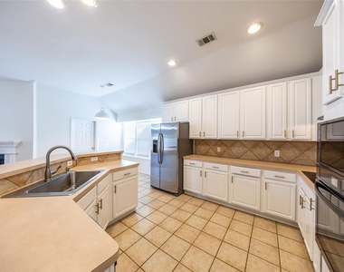 5708 Bedford Lane - Photo Thumbnail 14