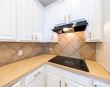 5708 Bedford Lane - Photo Thumbnail 13