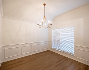 5708 Bedford Lane - Photo Thumbnail 8