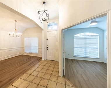 5708 Bedford Lane - Photo Thumbnail 7
