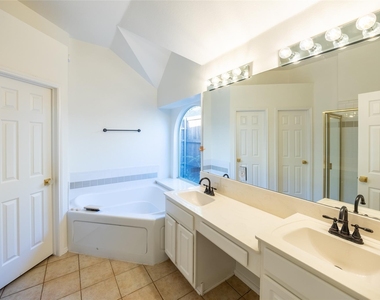 5708 Bedford Lane - Photo Thumbnail 18