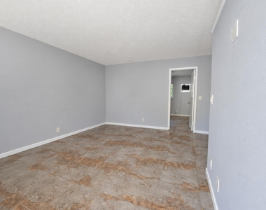220 Lucerne Avenue - Photo Thumbnail 5
