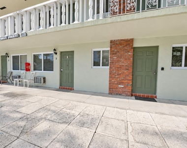 220 Lucerne Avenue - Photo Thumbnail 4