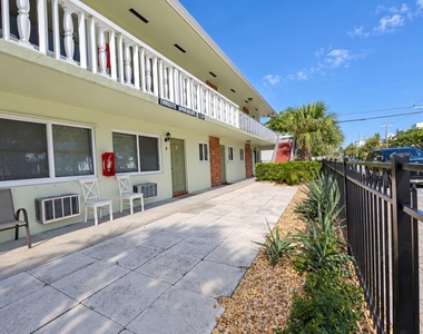 220 Lucerne Avenue - Photo Thumbnail 3