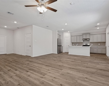 7322 Farmhouse Drive - Photo Thumbnail 9
