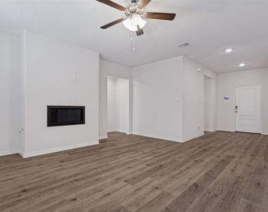 7322 Farmhouse Drive - Photo Thumbnail 4