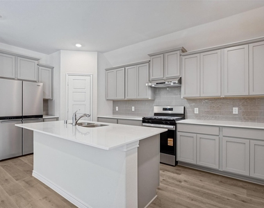 7322 Farmhouse Drive - Photo Thumbnail 11