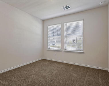 7322 Farmhouse Drive - Photo Thumbnail 18