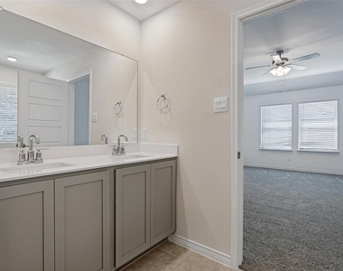 7322 Farmhouse Drive - Photo Thumbnail 15