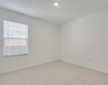 7516 Larson Lane - Photo Thumbnail 16