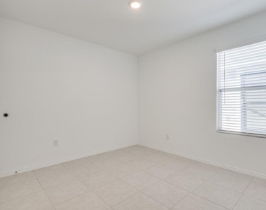 7516 Larson Lane - Photo Thumbnail 11