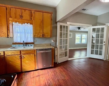 310 W Church Street - Photo Thumbnail 7