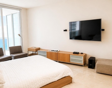15901 Collins Avenue - Photo Thumbnail 9