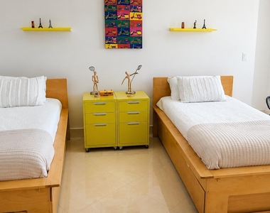 15901 Collins Avenue - Photo Thumbnail 13