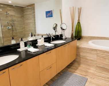 15901 Collins Avenue - Photo Thumbnail 12